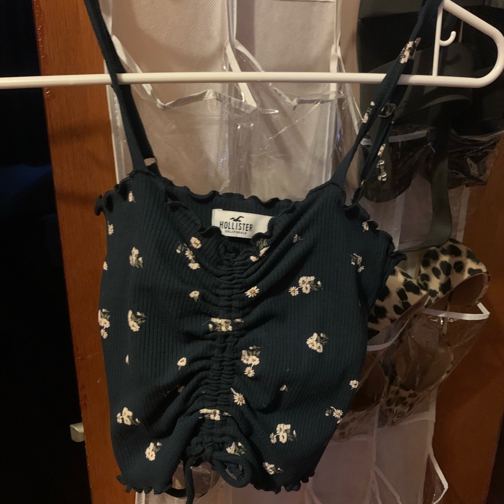 Hollister navy crop
